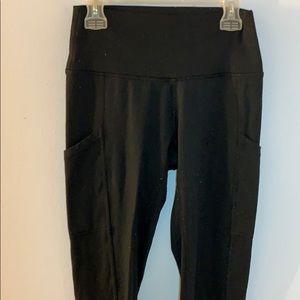 Black pocketed leggings